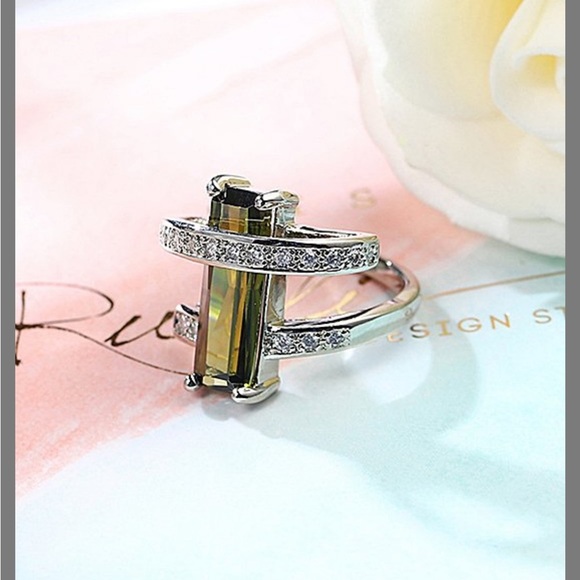 925 Olive Cubic Zirconia & Crystal Ring - Picture 1 of 5